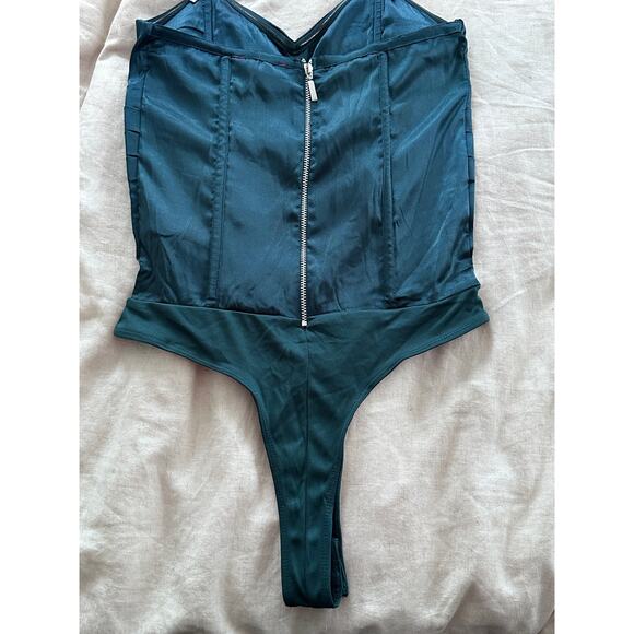 Guess Satin Sexy Green Sleeveless Bodysuit Corset NWOT - Picture 5 of 7